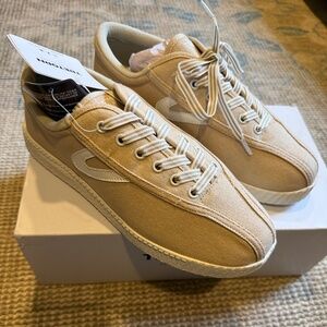 **NWT** Tretorn Nylite Plus Canvas Sneakers (Size 7 / Sand)